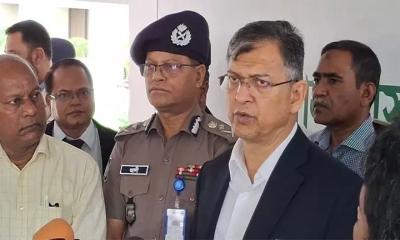 ১০ হাজার অস্ত্র উদ্ধারে ডিসিদের তৎপর হওয়ার নির্দেশ স্বরাষ্ট্রমন্ত্রীর