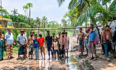 অভয়নগরে সড়ক মেরামতের দাবি