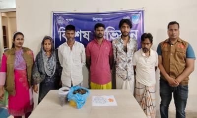সাভারে পৃথক অভিযানে ইয়াবা-গাঁজা-হেরোইনসহ পাঁচ মাদক কারবারি গ্রেপ্তার