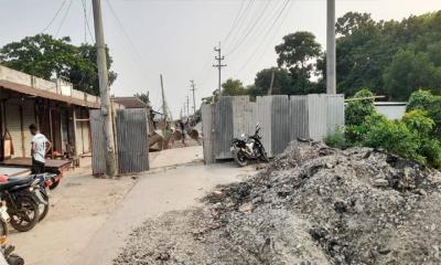 বিকল্প সড়ক ছাড়াই ব্রিজ নির্মাণ, দুর্ভোগে সালথার হাজারো মানুষ
