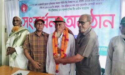মুক্তিযুদ্ধে অবদান রাখায় আব্দুল হাকিমকে সংবর্ধনা