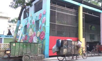 গ্রাফিতি-ফুলের বাগানে বদলে যাচ্ছে বর্জ্যের এসটিএস