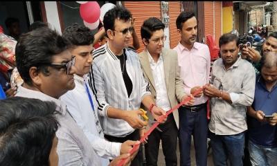 সাধারণ মানুষের জীবনমান সহজ করতে মফস্বল শহরে এই শো- রুমের উদ্ভোধন