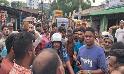 শ্রীপুরে চাঁদা চাওয়ায় অটো চালকদের সড়ক অবরোধ