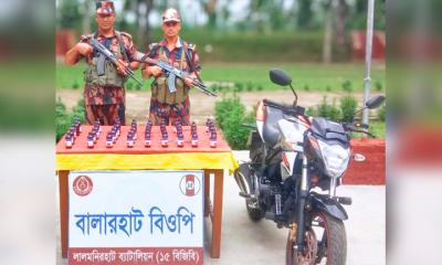 লালমনিরহাটে ১৫ বিজিবির অভিযান: ইস্কাফ সিরাপ ও মোটরসাইকেল জব্দ