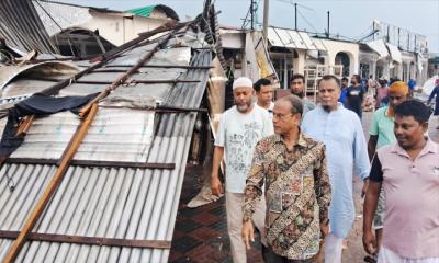 কালবৈশাখীতে বিধ্বস্ত শিমুলিয়া ঘাটের ব্যবসা প্রতিষ্ঠান, ক্ষতির মুখে হোটেল-রোস্তোরা