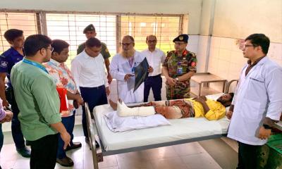 টাঙ্গাইল ট্র্যাজেডি: আহতদের চিকিৎসার খোঁজে রাজশাহীর ডিসি