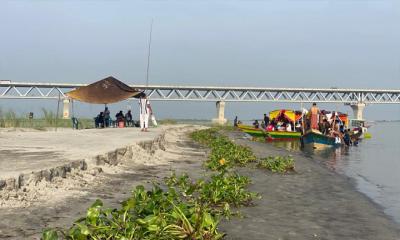 পদ্মার বুকজুড়ে সৌন্দর্যের হাতছানি
