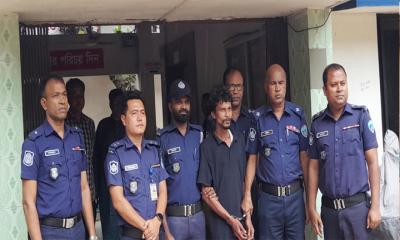 যাত্রী সেজে হামলা, আটক ১