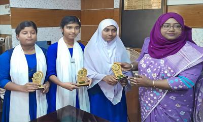 পত্নীতলায় দুর্নীতি বিরোধী বিতর্ক প্রতিযোগিতা