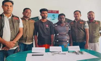 শার্শায় পিস্তল ম্যাগজিনসহ দুই কারবারি আটক