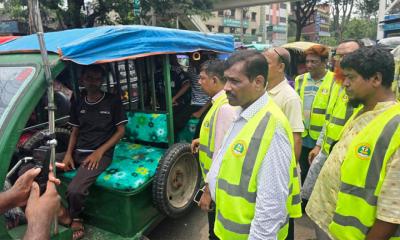অটোরিকশার ভাড়া তদারকিতে মাঠে রাসিকের রাজস্ব বিভাগ