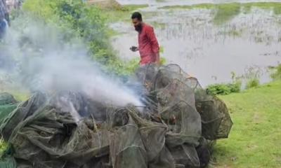 কেন্দুয়ায় পোড়ানো হলো ৫৫০ মিটার  অবৈধ চায়না দুয়ারী জাল