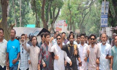 রায়গঞ্জে স্বেচ্ছাসেবক দলের বিক্ষোভ