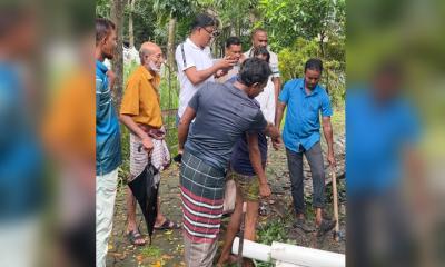 মোরেলগঞ্জ পৌরসভার জলাবদ্ধতা নিরসনে এগিয়ে এলেন বিএনপি নেতা