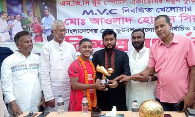 সেরা ফুটবলার নির্বাচিত সিয়ামকে চরফ্যাশনে সংবর্ধনা