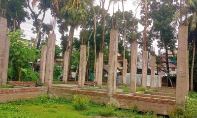 কাউখালী পোস্ট অফিসের ভবন নির্মাণকাজ বন্ধ:  চরম ভোগান্তি ডাকসেবা