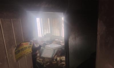 সাভার উপজেলা স্বাস্থ্য কমপ্লেক্সের স্টোর রুমে আগুন