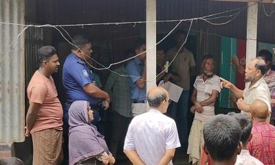 রায়গঞ্জে পরিবারকে জিম্মি করে লুটপাট, নৈশপ্রহরীকে ছুরিকাঘাত