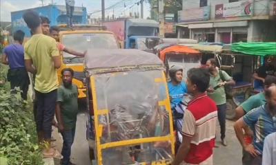 সাভারে ঢাকা-আরিচা মহাসড়ক অবরোধ পরীক্ষার্থীদের