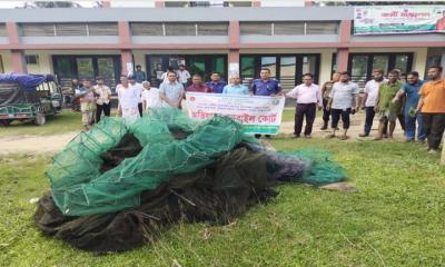 মদনে নিষিদ্ধ জাল জব্দ, আগুনে পুড়িয়ে ধ্বংস