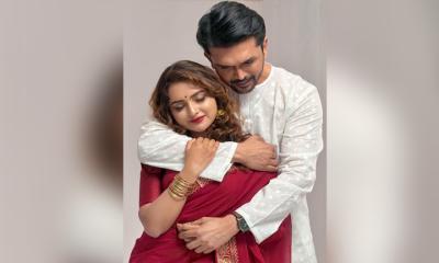 ‘হ্যাপিলি ম্যারিড’ লিখে যে অভিনেত্রীর ফেসবুক পোস্ট