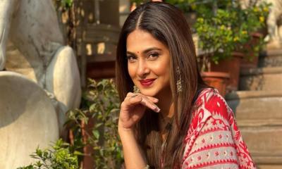 বিয়ের পিঁড়িতে জেনিফার উইঙ্গেট