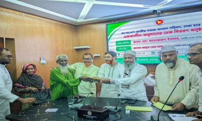 ভূরুঙ্গামারীতে অসচ্ছল ব্যক্তির মাঝে ৩ লাখ টাকার চেক বিতরণ