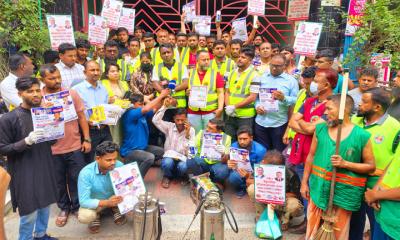 রাজধানীতে ডেঙ্গু প্রতিরোধে নিউমার্কেট থানা যুবদলের লিফলেট বিতরন
