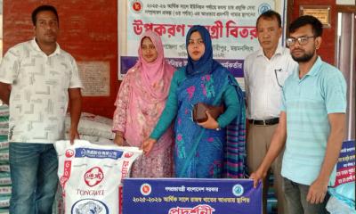 গৌরীপুরে মৎস্য চাষে ৫ প্রদর্শনী খামার, উপকরণ বিতরণ