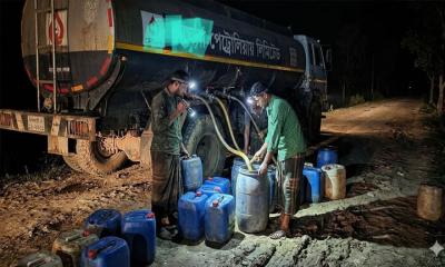 চাঁপাইনবাবগঞ্জে জ্বালানি পাচারকালে তেলবাহী গাড়ি জব্দ
