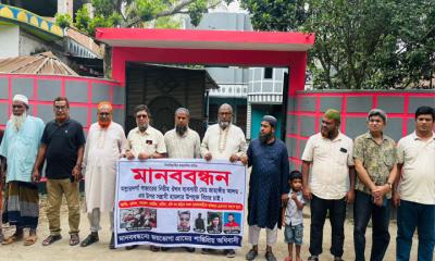 দৌলতপুরে পল্লী চিকিৎসকের ওপর হামলার প্রতিবাদে মানববন্ধন