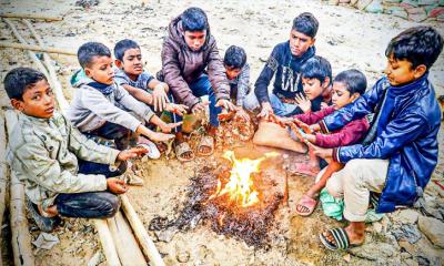 চরভদ্রাসনে তীব্র শীতে বিপর্যস্ত জনজীবন, কম্বলের আশায় মানুষ