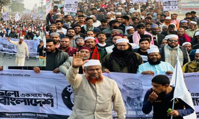 মিছিলে মানসিক ভারসাম্যহীন যুবক, আগলে নিলেন জামায়াত প্রার্থী