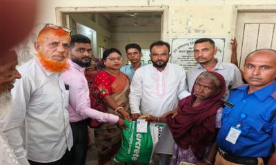 মুকসুদপুরে ছবিযুক্ত কার্ডের মাধ্যমে ভিজিএফ বিতরণ