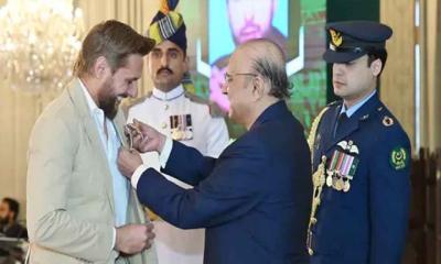 শহীদ আফ্রিদি পেলেন রাষ্ট্রীয় সম্মাননা
