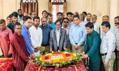 মাজার জিয়ারত করে দায়িত্ব গ্রহণ করলেন  মাভাবিপ্রবির নতুন উপাচার্য