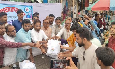রায়গঞ্জে ঈদ উপহার পেল দুই শতাধিক মানুষ