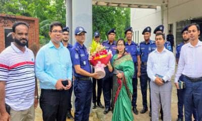 নরসিংদীতে  সরকারি দপ্তর ও উন্নয়নমূলক কাজ পরিদর্শন করলেন জেলা প্রশাসক