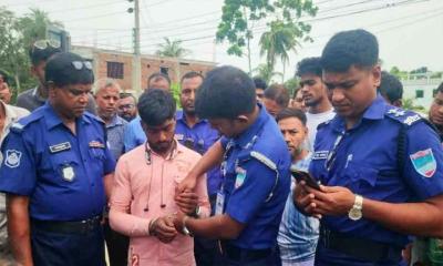 নড়াইলে বিপুল পরিমাণ এস্কাফ সিরাপসহ যুবক গ্রেপ্তার