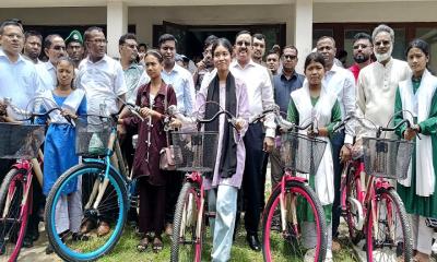 ভালুকায় ক্ষুদ্র নৃগোষ্ঠী, শিক্ষার্থী ও নারীদের মাঝে সামগ্রী বিতরণ