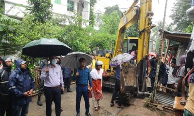 রাজশাহীতে বাঁধ দখলমুক্তে উচ্ছেদ অভিযান