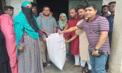 মাটিরাঙায় বন্যায় কর্মহীন হয়ে পড়া পরিবারের মাঝে খাদ্য সামগ্রী বিতরণ