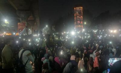 শাহবাগে ইনকিলাব মঞ্চের অবরোধ  তীব্র থেকে তীব্রতর