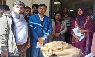 রাত পোহালেই ভোট, কেন্দ্রে কেন্দ্রে নির্বাচনী সামগ্রী