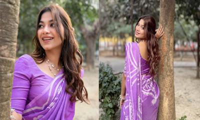 বেগুনি রঙের শাড়িতে পারসা