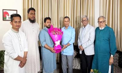 নাহিদ ইসলামের বাসায় তারেক রহমান
