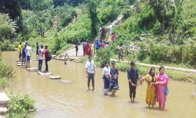 ঈদ ভ্রমণে গারো পাহাড় খ্যাত শেরপুরে পর্যটকদের ভিড়
