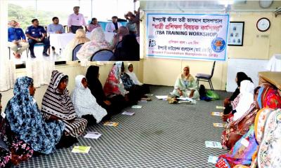 জীবন তরী ভাসমান হাসপাতালে ধাত্রীদের প্রশিক্ষণ