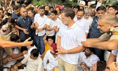 দিল্লিতে বিক্ষোভ থেকে রাহুল-প্রিয়াঙ্কা গান্ধী আটক